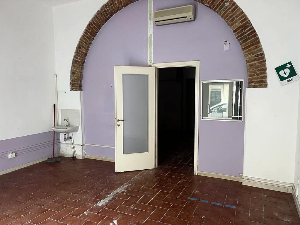 Locale commerciale in , Livorno, {3} - Foto 1