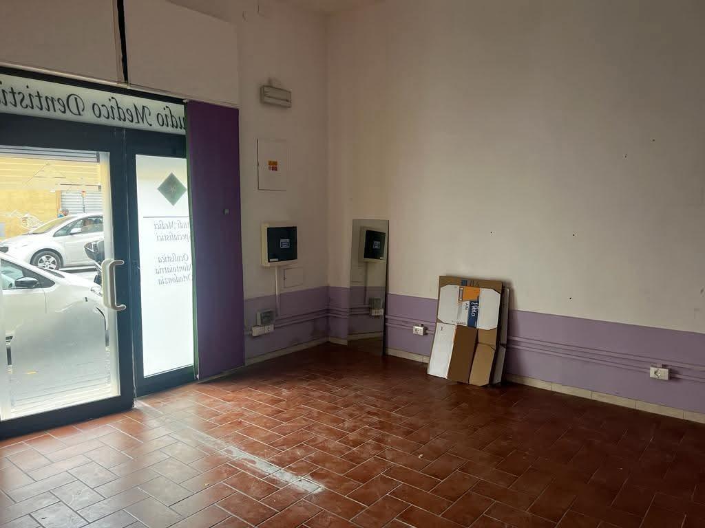 Locale commerciale in , Livorno, {3} - Foto 2