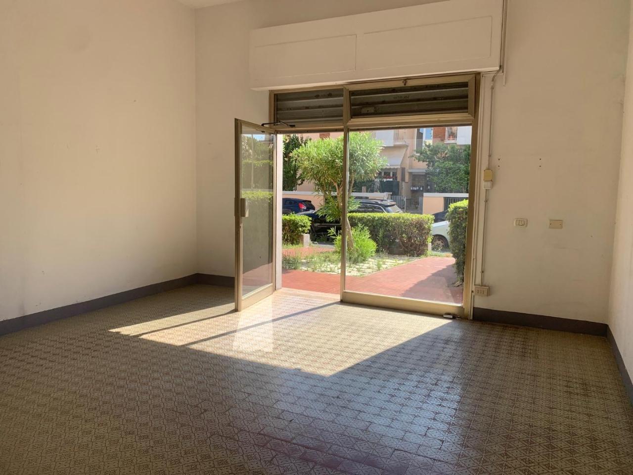 Locale commerciale in , Livorno, {3} - Foto 1
