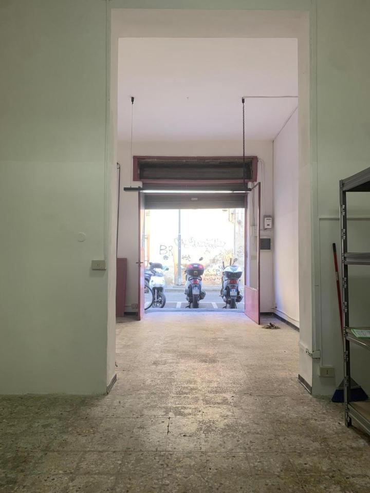 Locale commerciale in , Livorno, {3} - Foto 1
