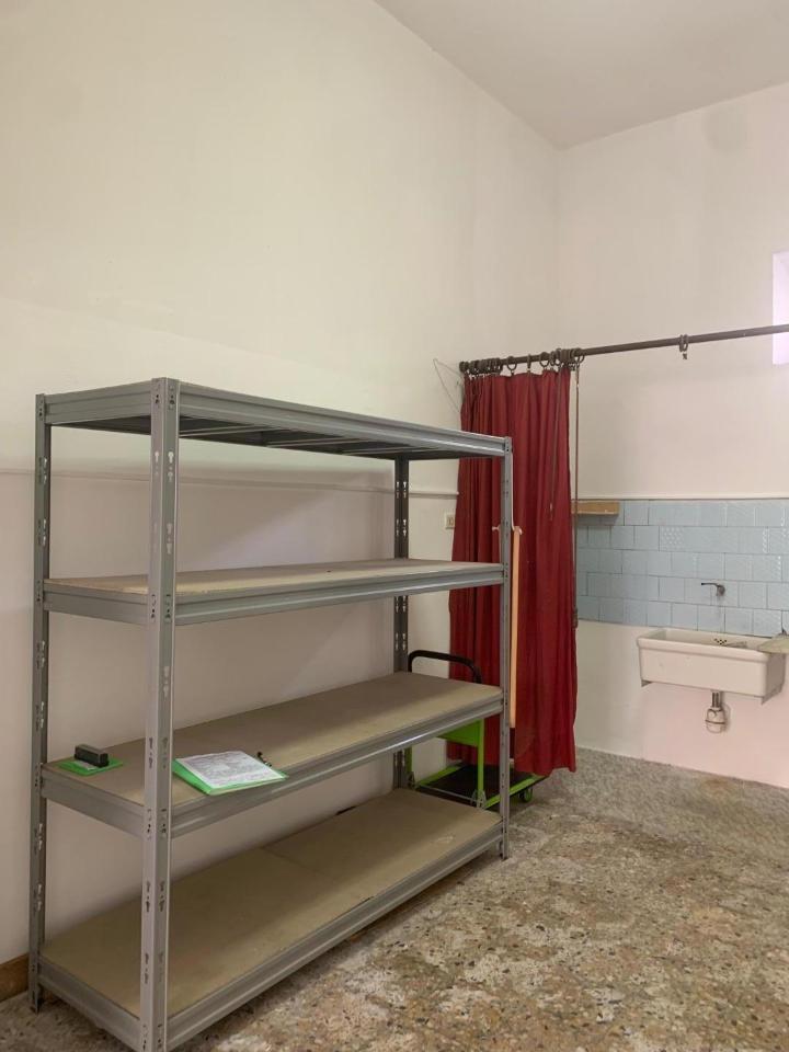 Locale commerciale in , Livorno, {3} - Foto 2