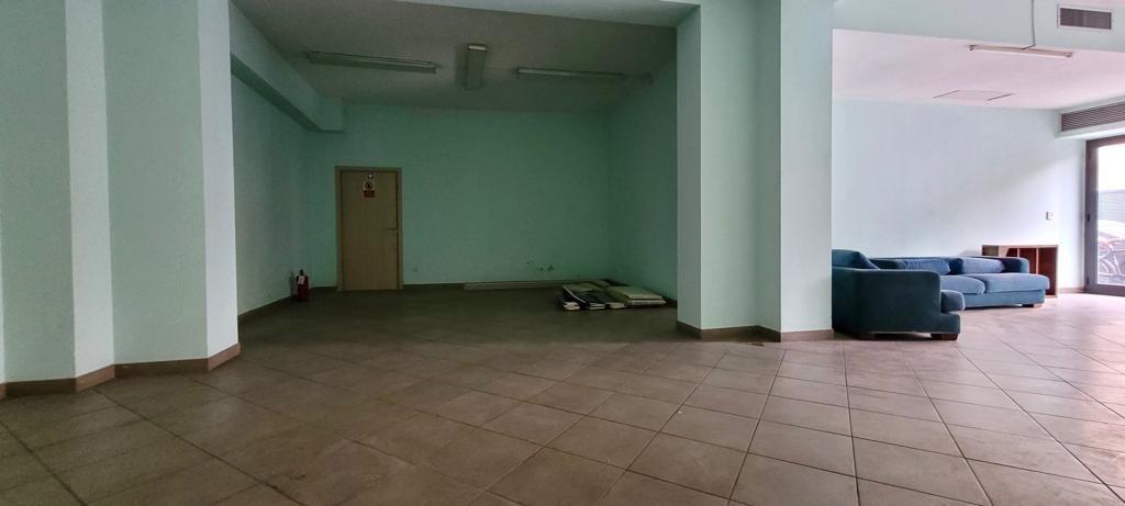 Locale commerciale in , San Giuliano Terme, {3} - Foto 1