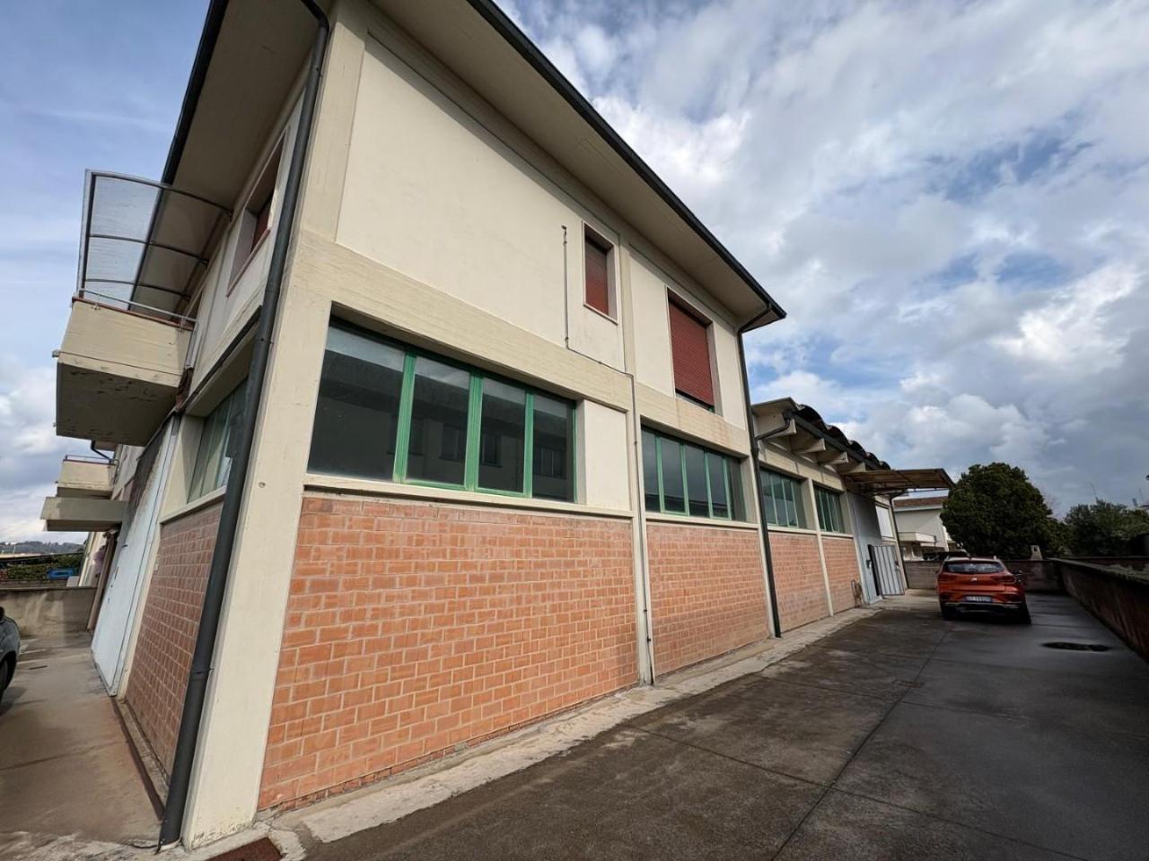 Capannone in , Castelfranco Di Sotto, {3} - Foto 2