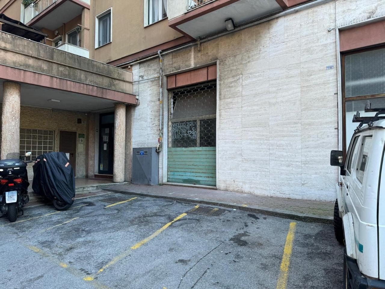 ufficio in vendita a Genova in zona Marassi