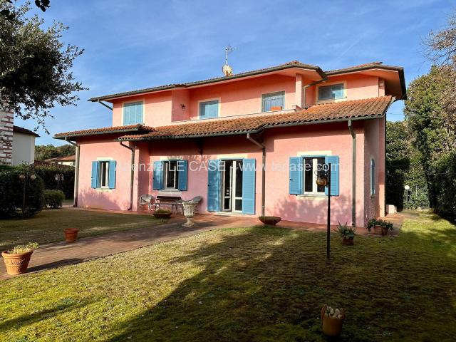 Villa in Viale Roma Pietrasanta, Pietrasanta - Foto 1