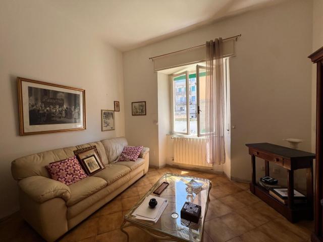 Vierzimmerwohnung in Via Vittorio Veneto, Piombino - Foto 1