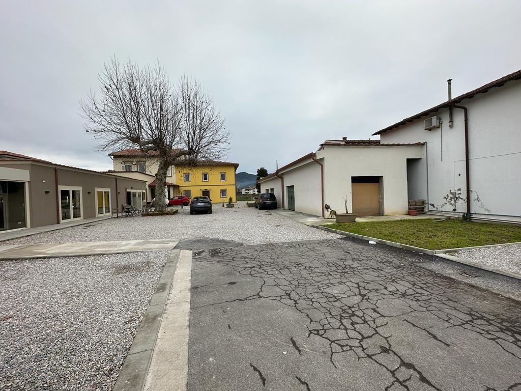 Locale commerciale in G. di Vittorio, San Giuliano Terme, {3} - Foto 2