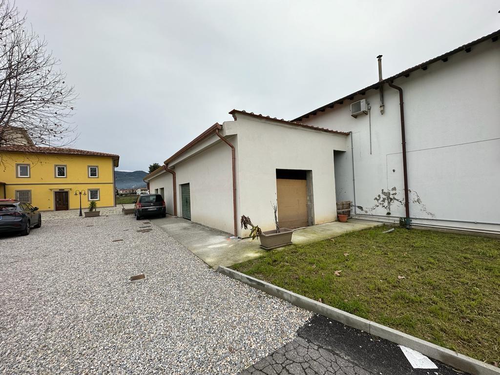Locale commerciale in G. di Vittorio, San Giuliano Terme, {3} - Foto 1