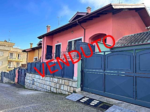 Villa in Via Basento, Monterotondo - Foto 1