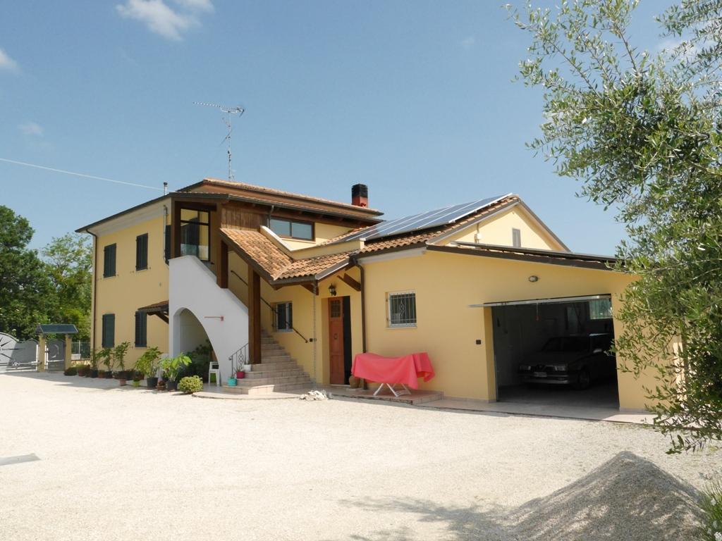 Villa in vendita a Trecastelli