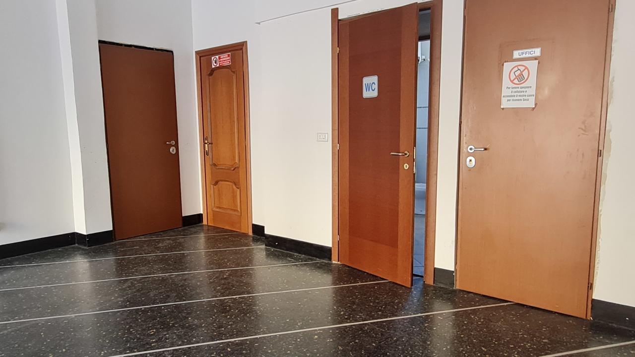 Palazzina commerciale in Via Struppa 105, Genova, {3} - Foto 2