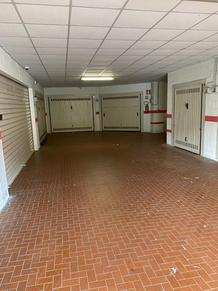 Parcheggio chiuso in , Genova - Foto 1