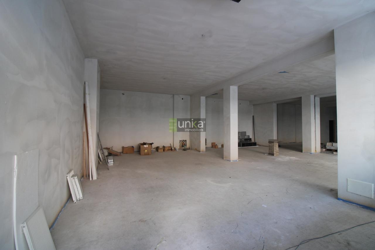 Palazzina commerciale in Viale della Vittoria 34/B, Jesi, {3} - Foto 1