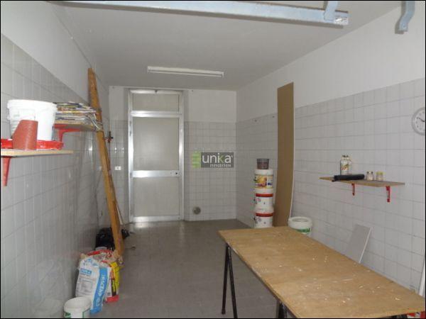 Palazzina commerciale in , Jesi, {3} - Foto 2