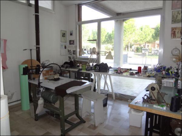 Palazzina commerciale in V.Le della Vittoria  34b, Jesi, {3} - Foto 2