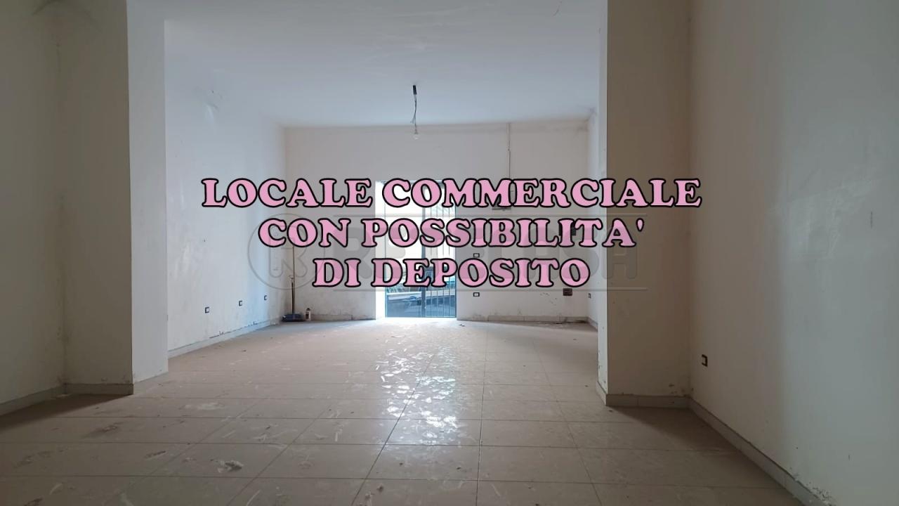 Palazzina commerciale in Via Luigi Carbone, Marcianise - Foto 1