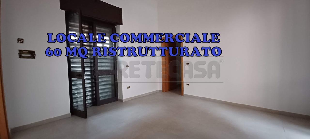 Palazzina commerciale in affitto a Marcianise