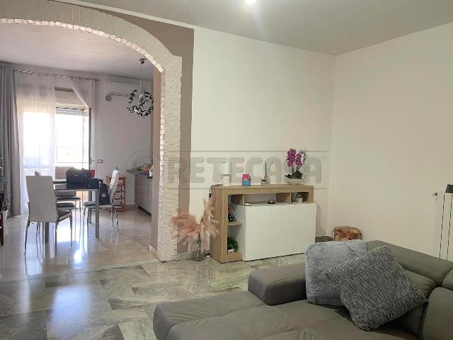 4-room flat in Via G. d'Annunzio, Portico di Caserta - Photo 1