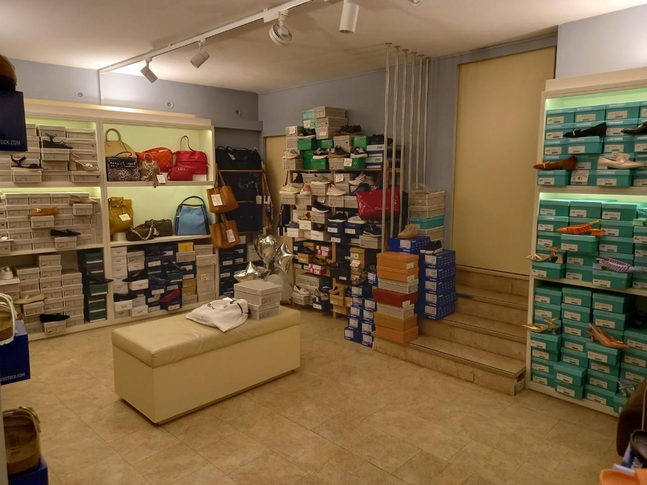 Esercizio commerciale in , Poggibonsi, {3} - Foto 2