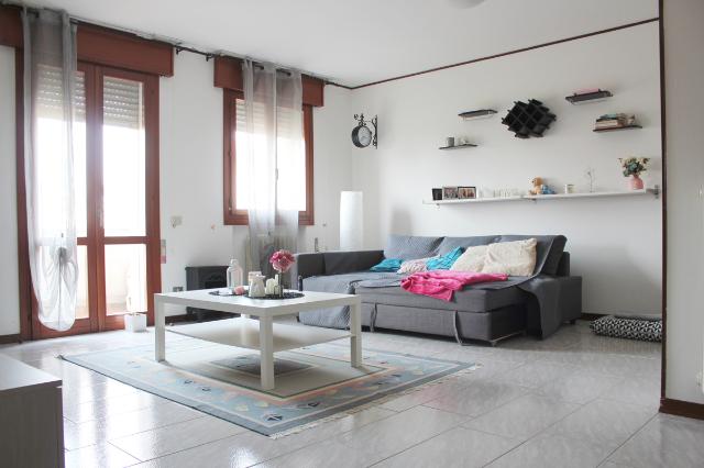 4-room flat in Via Fani, Due Carrare - Photo 1