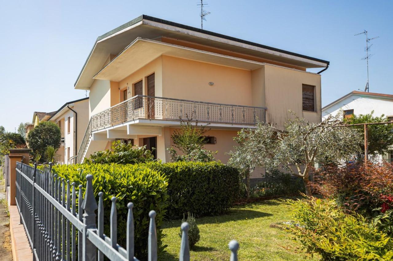 Villa in vendita a Novi Di Modena