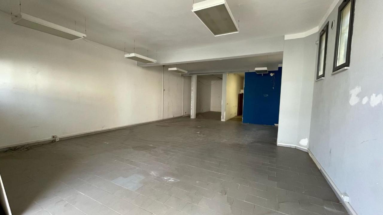 Locale commerciale in Tosco Romagnola 437, Cascina, {3} - Foto 2