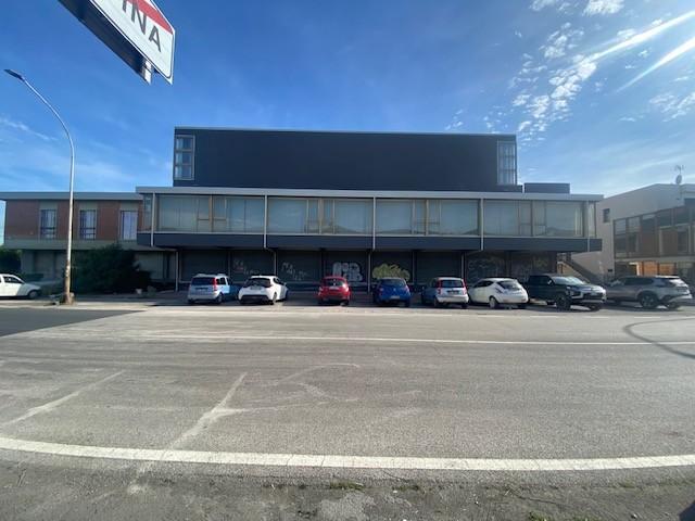 Locale commerciale in a Tosco Romagnola 69, Cascina, {3} - Foto 1