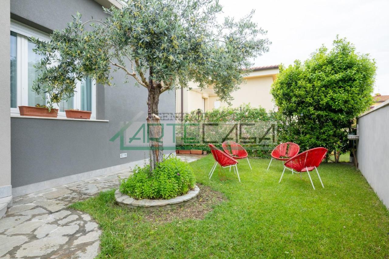 casa indipendente in vendita a Cascina in zona Titignano