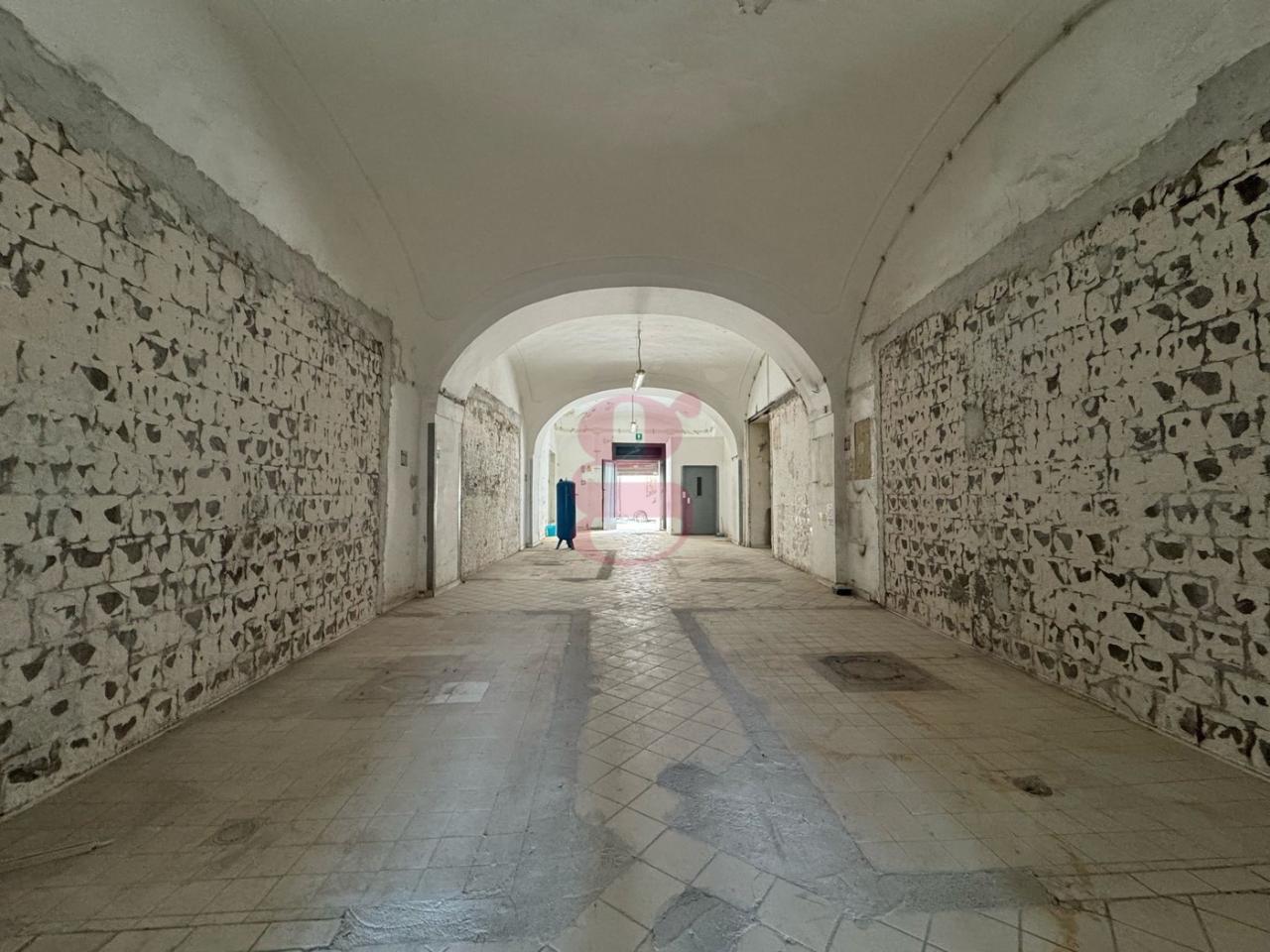 Esercizio commerciale in Via Pasquale Nastro , Gragnano, {3} - Foto 2