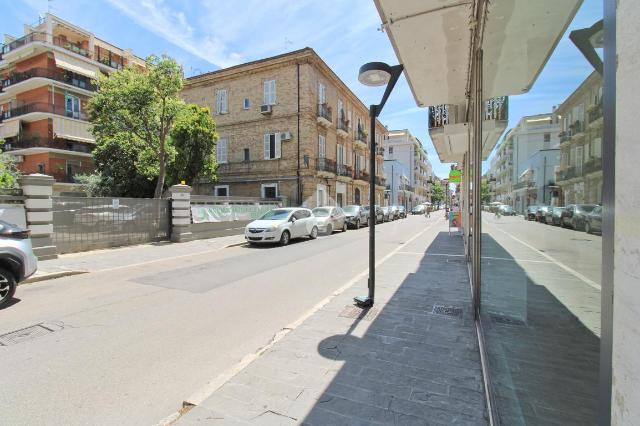 Geschäft in Via Cesare Battisti 219, Pescara - Foto 1