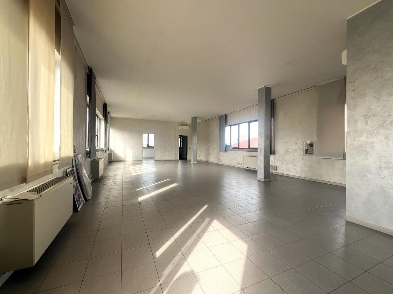 Locale commerciale in , San Giuliano Terme, {3} - Foto 1