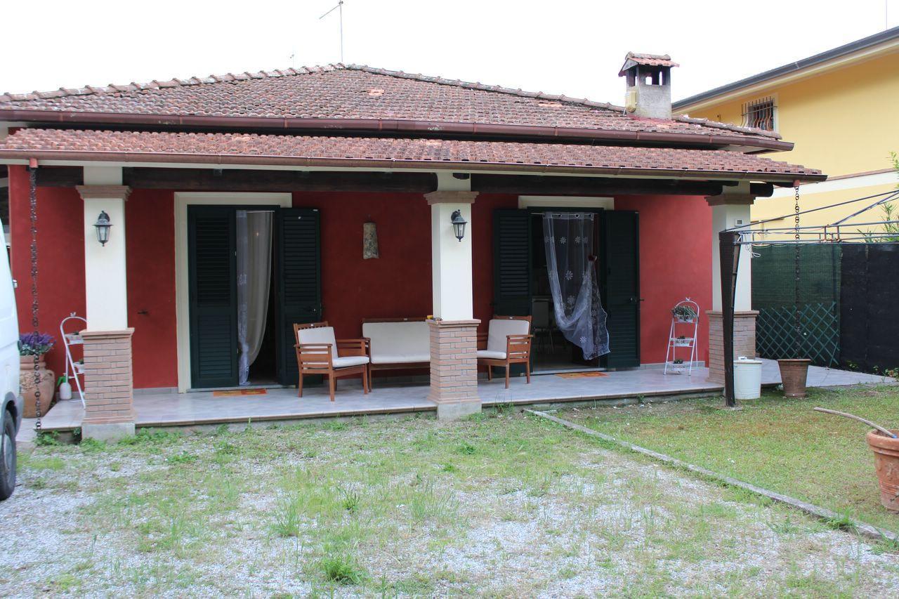 Villa bifamiliare in vendita a Massa