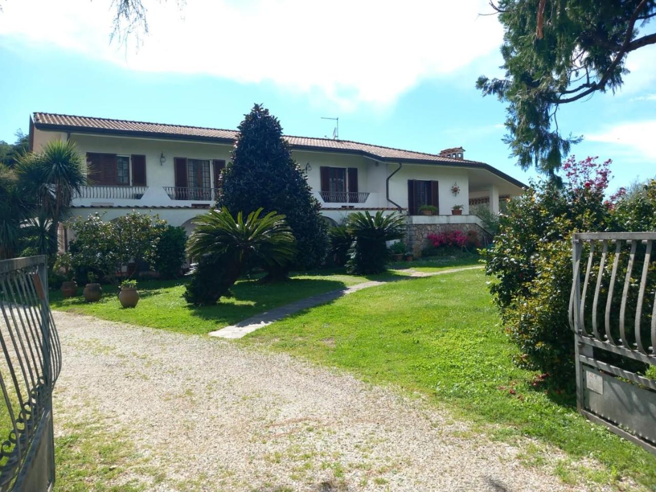 Villa in affitto a Montignoso