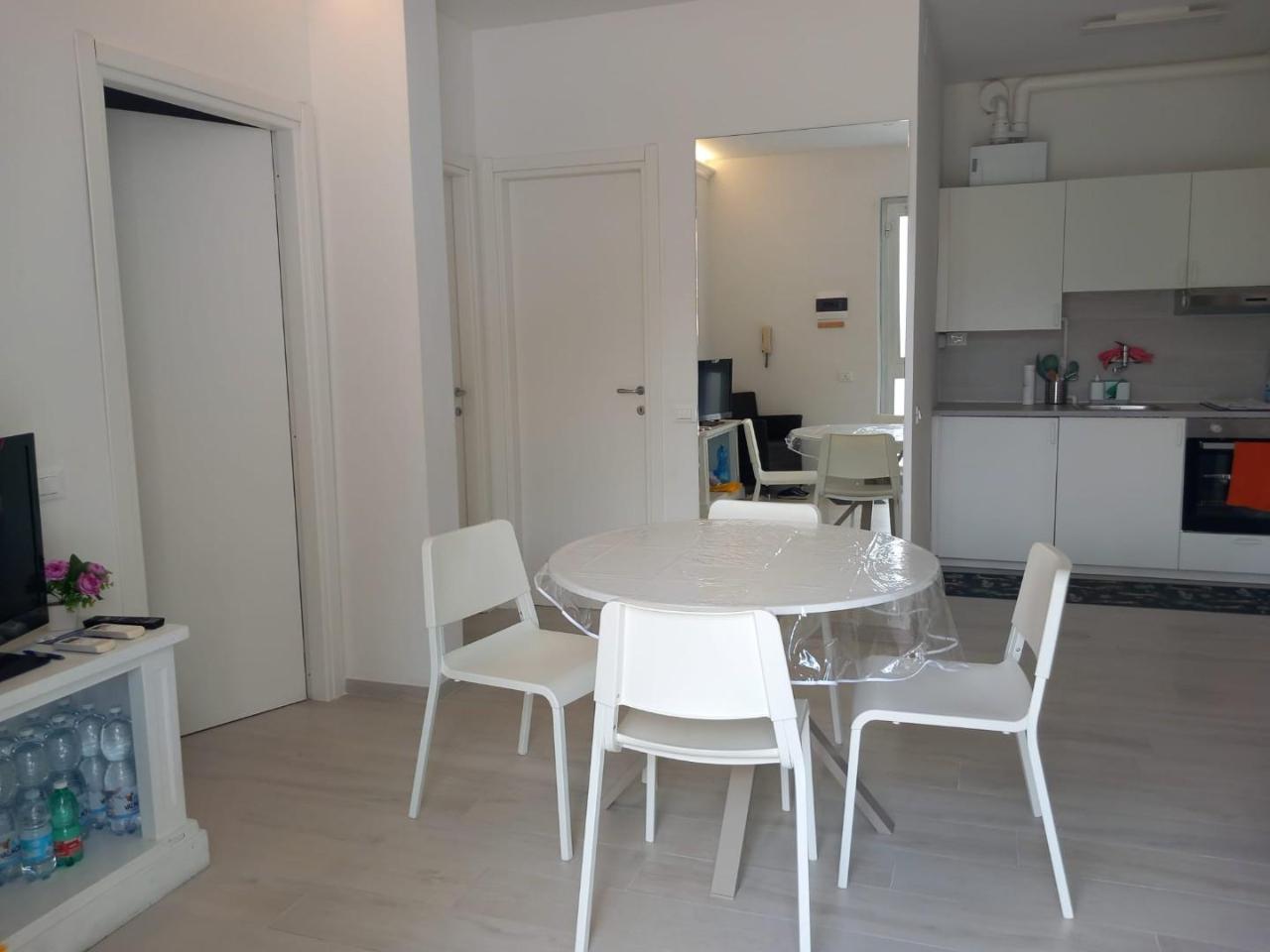 appartamento in vendita a Massa in zona Marina dei Ronchi