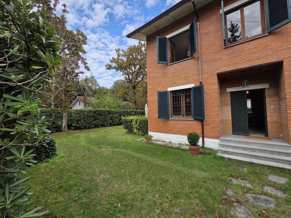 casa indipendente in vendita a Massa in zona Poveromo