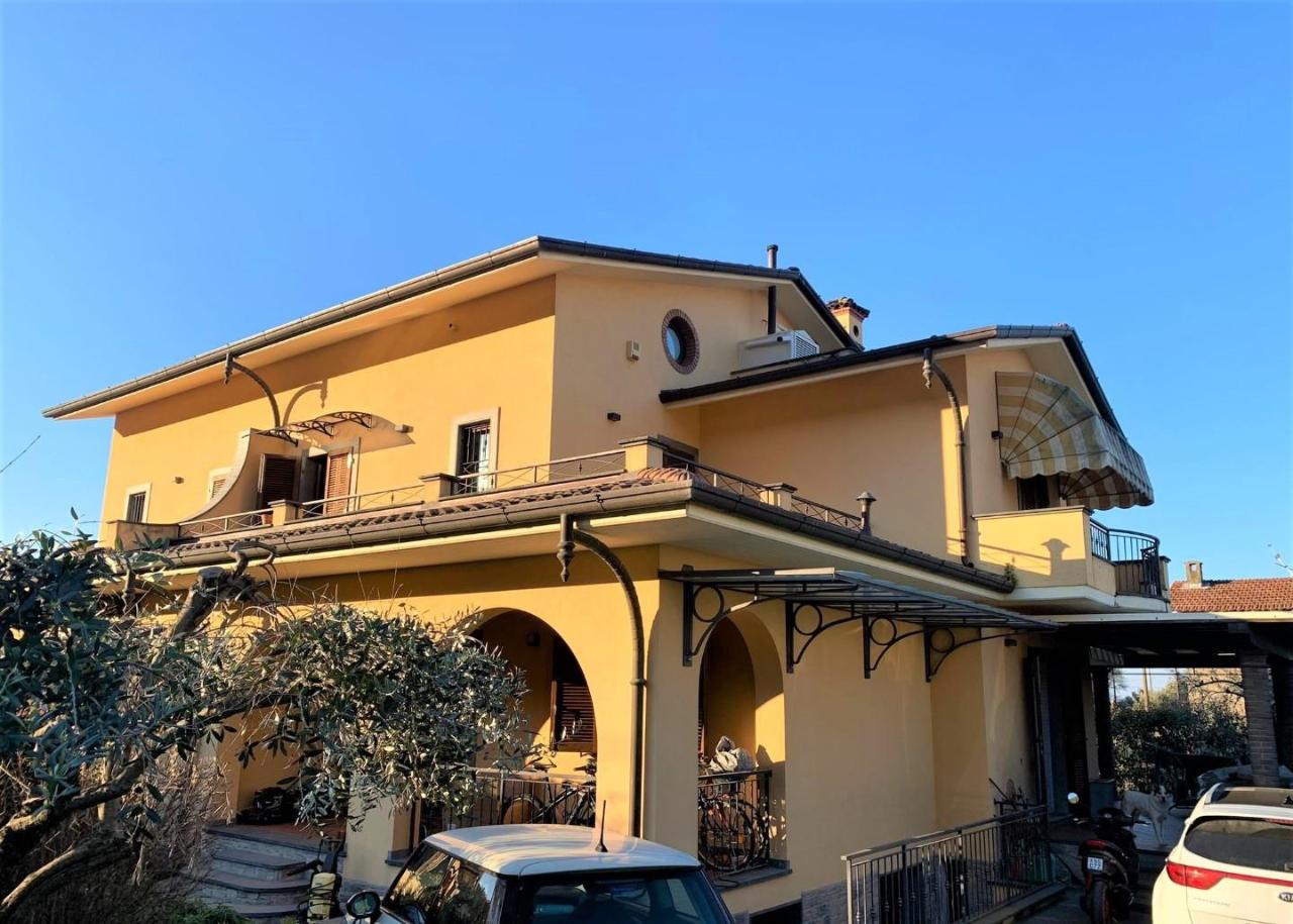 Villa bifamiliare in vendita a Montignoso