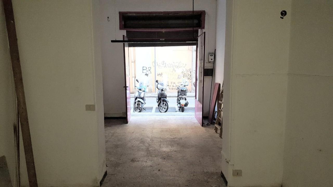 Locale commerciale in , Livorno, {3} - Foto 1