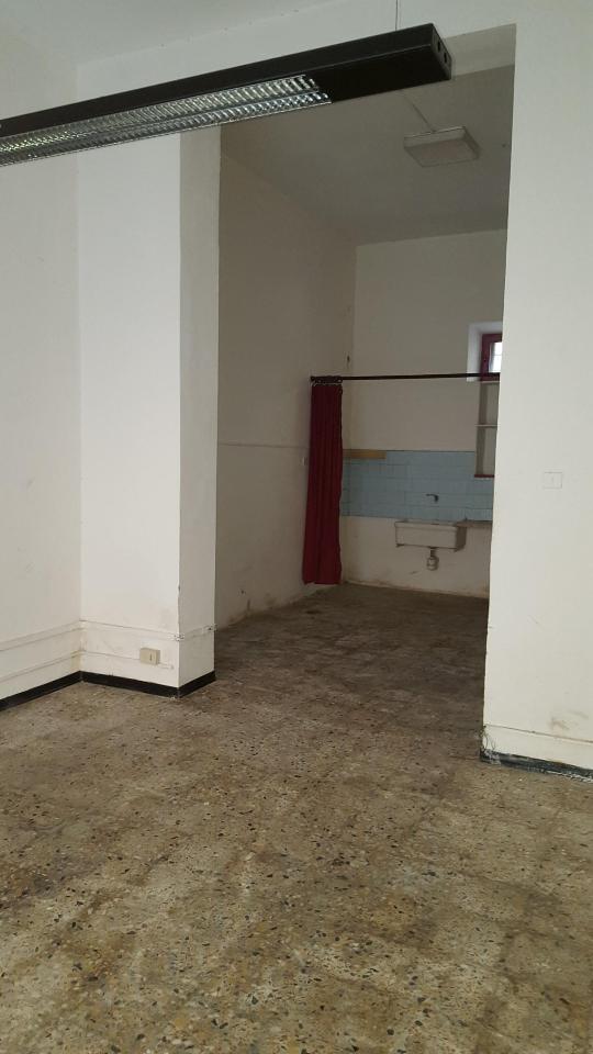 Locale commerciale in , Livorno, {3} - Foto 2