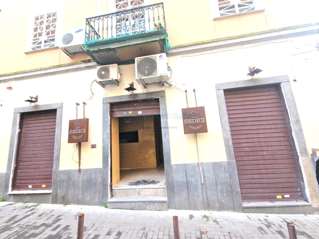 Negozio in Via San Gennaro al Vomero, Napoli - Foto 1