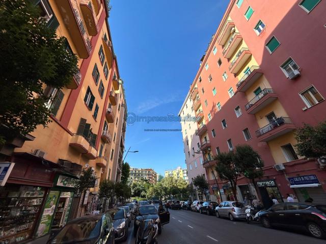 Shop in Via Tino di Camaino, Napoli - Photo 1