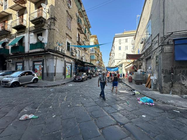 Shop in Via Sant'Antonio Abate, Napoli - Photo 1