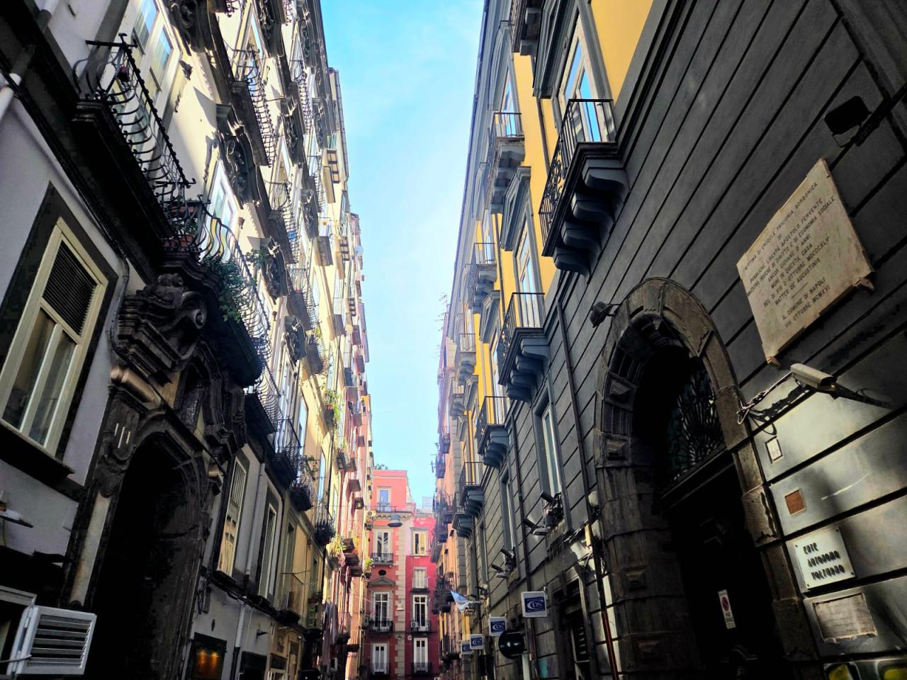 Magazzino in Via Cisterna dell'Olio, Napoli, {3} - Foto 2