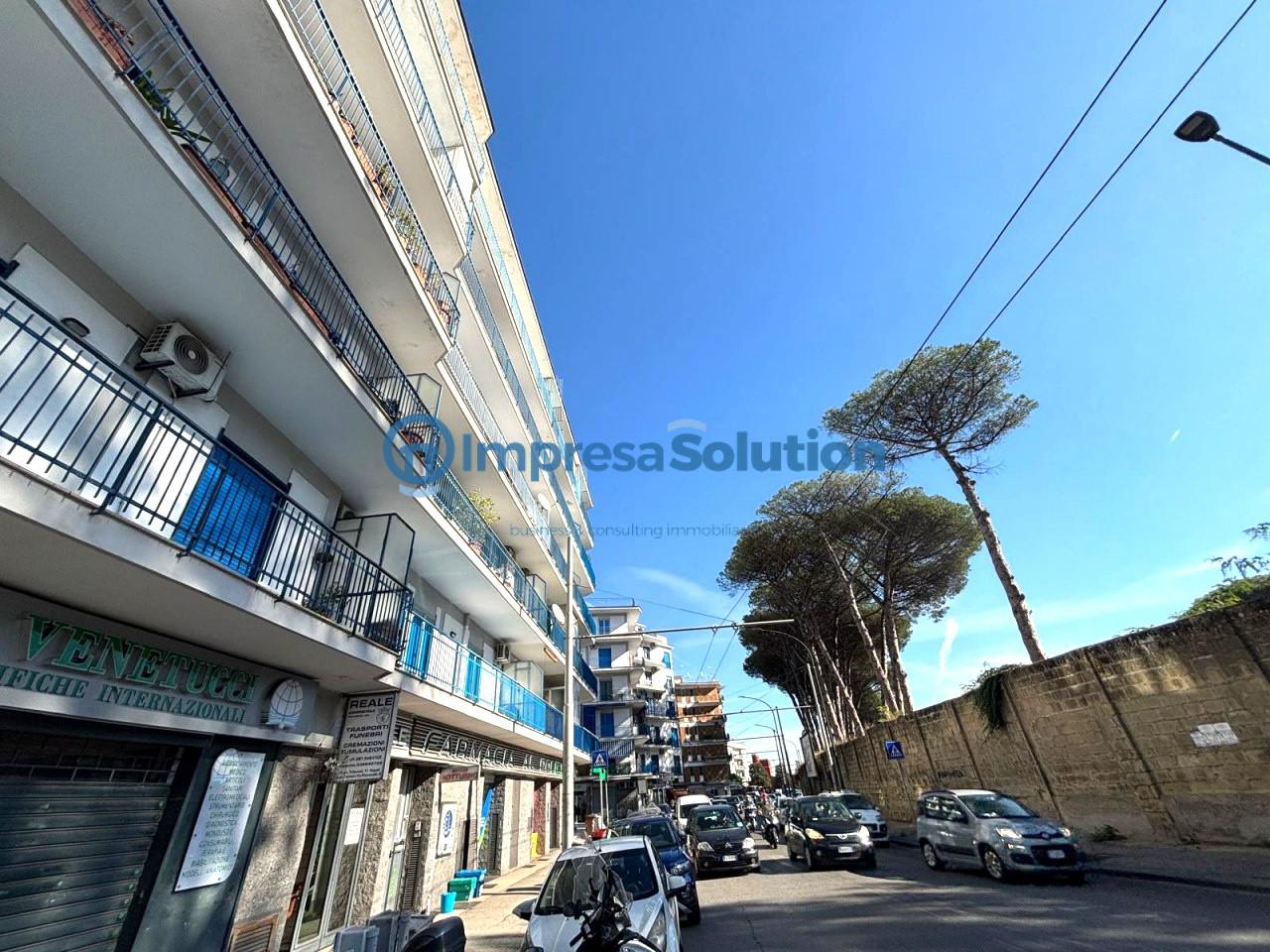 Negozio in Via Tommaso De Amicis, Napoli, {3} - Foto 1