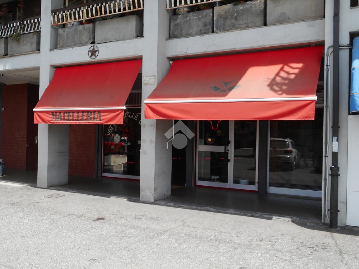 Negozio in Via Giuseppe di Vittorio 88, Corciano, {3} - Foto 1