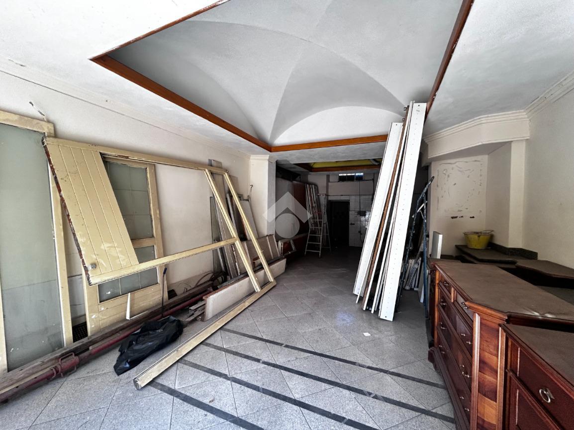 Negozio in Via Pozzuolo Favaro 15, La Spezia, {3} - Foto 1