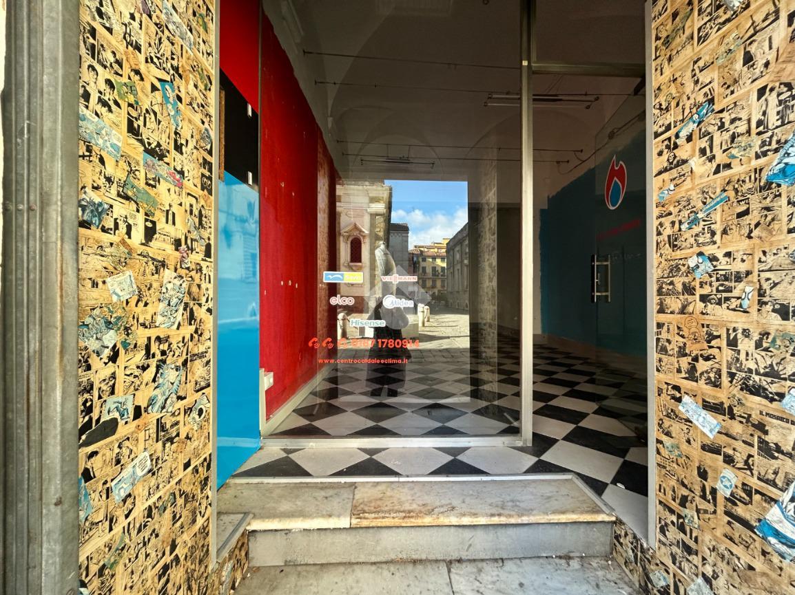 Negozio in Viale Giuseppe Mazzini 96, Sarzana, {3} - Foto 1