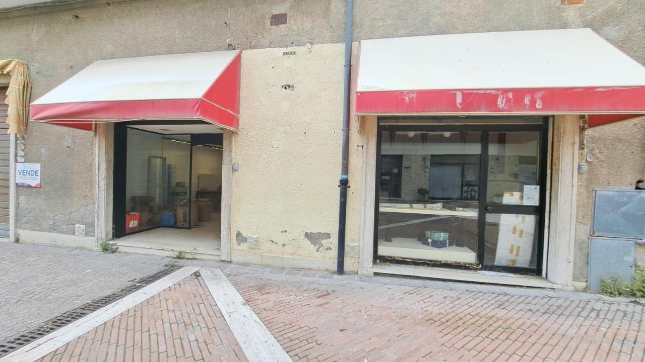 Locale commerciale in vendita a Rosignano Marittimo