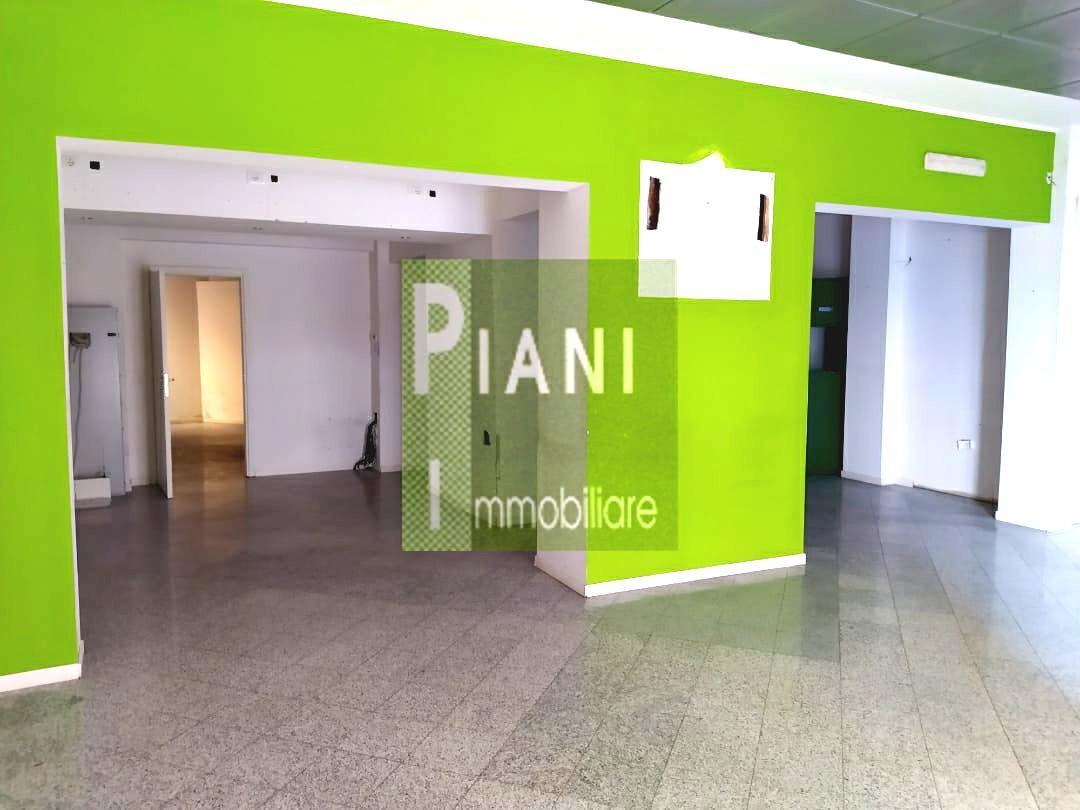 Locale commerciale in , Livorno, {3} - Foto 1
