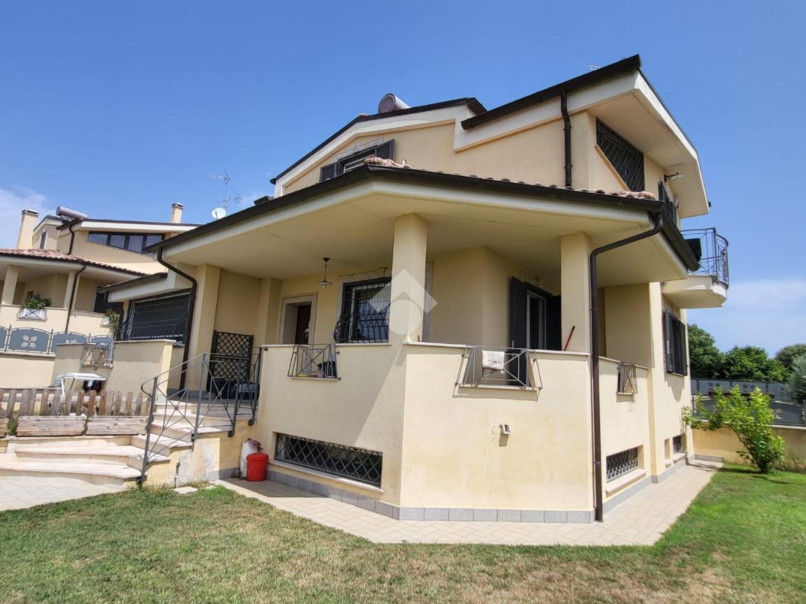 Villa in vendita a Lariano