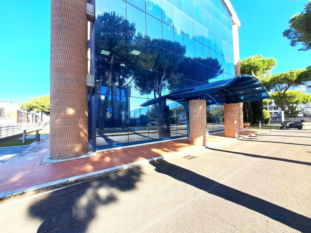 Locale commerciale in , Massa, {3} - Foto 2
